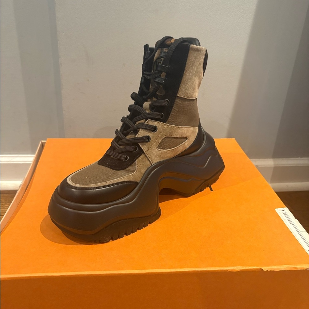 Women's Lace-Up Platform Boots in Tan and Black